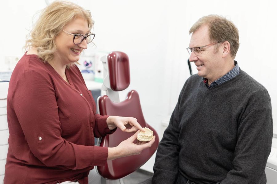 Patientenbehandlung bei Zahnärztin Dr. Susanne Axmann