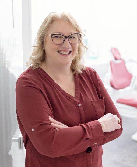 Dr. Susanne Axmann - Portrait links