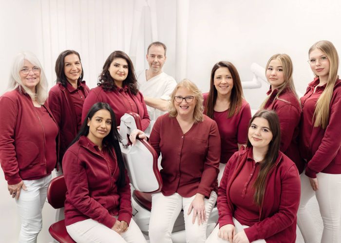 Teamfoto - Zahnarztpraxis Dr. Axmann