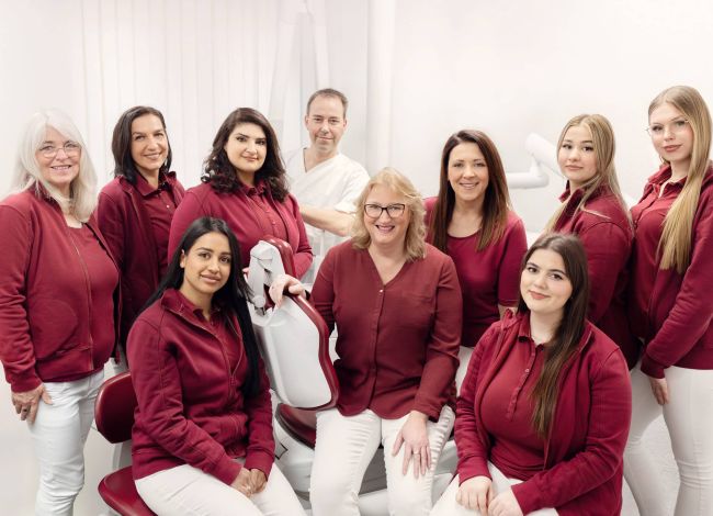 Teamfoto - Zahnarztpraxis Dr. Axmann