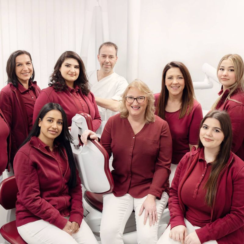 Teamfoto - Zahnarztpraxis Dr. Axmann