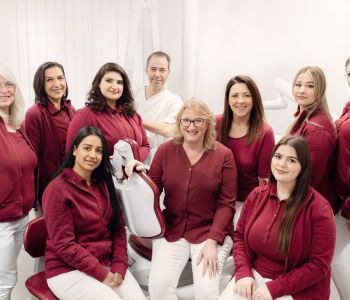 Teamfoto - Zahnarztpraxis Dr. Axmann